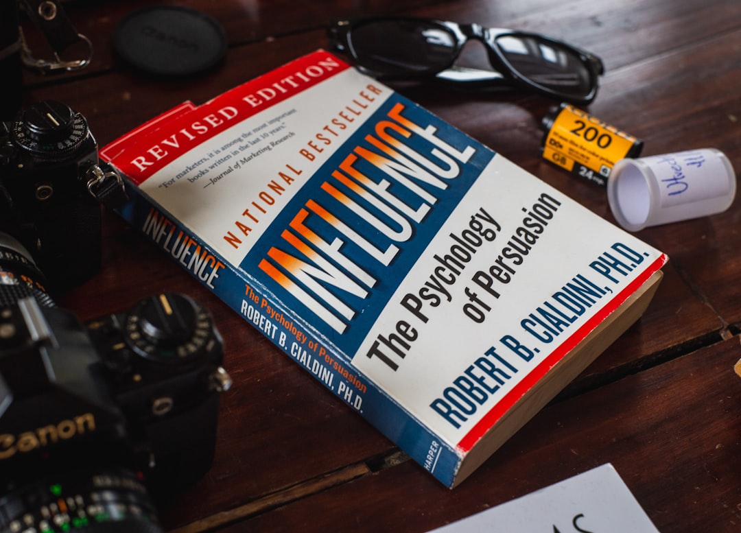 Influence The Psychology of Persuasion book by Robert B. Cialdini, Ph.D book